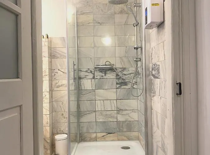 Living In History - Modern Country