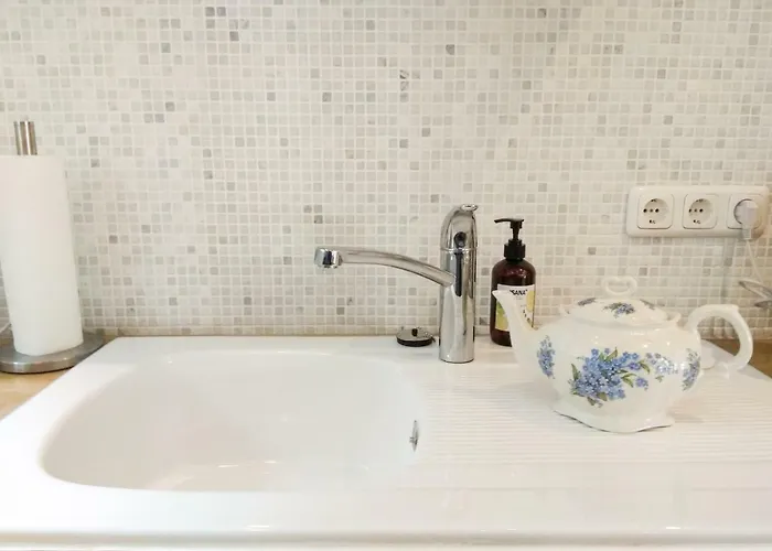 Living In History - Modern Country *